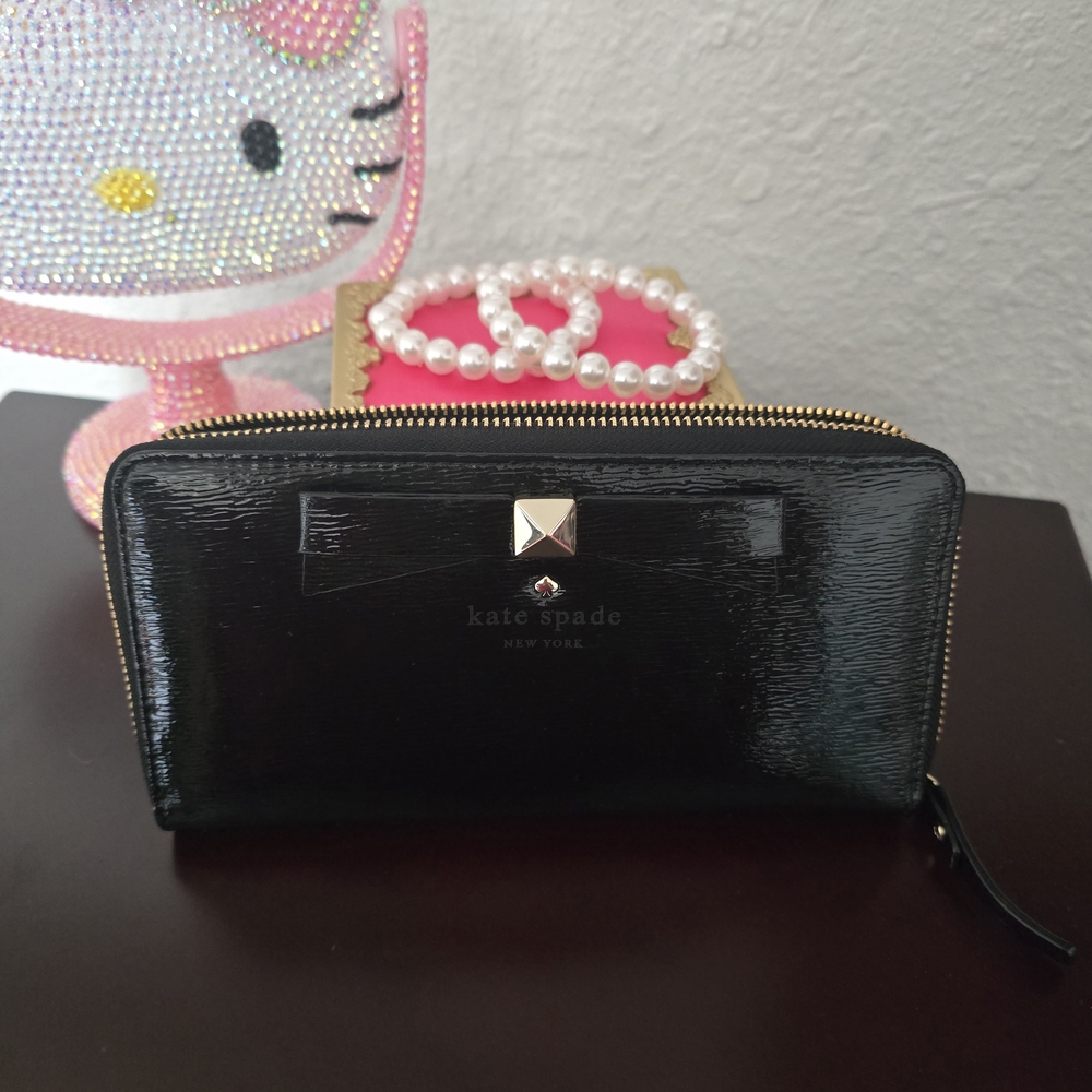 Kate Spade Patent Leather Full zip around wallet! Like New!!